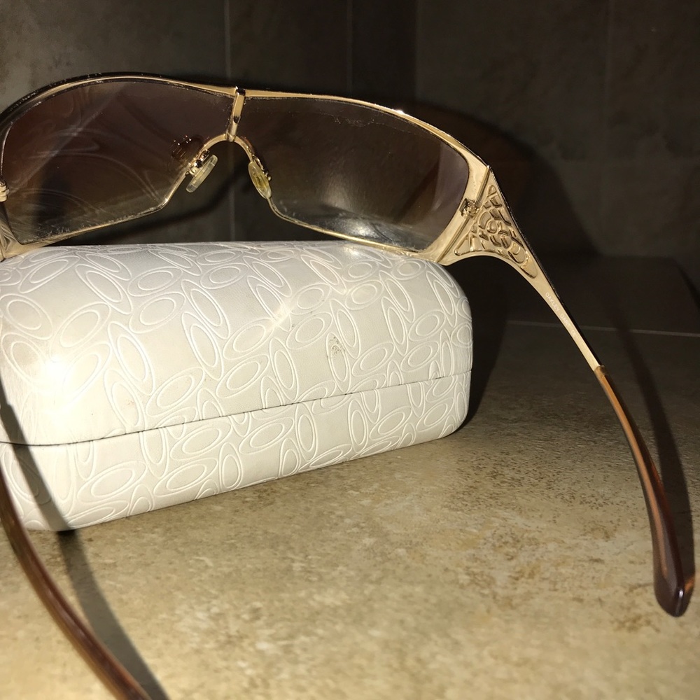 Oakley women’s sunglasses - Picture 4 of 4